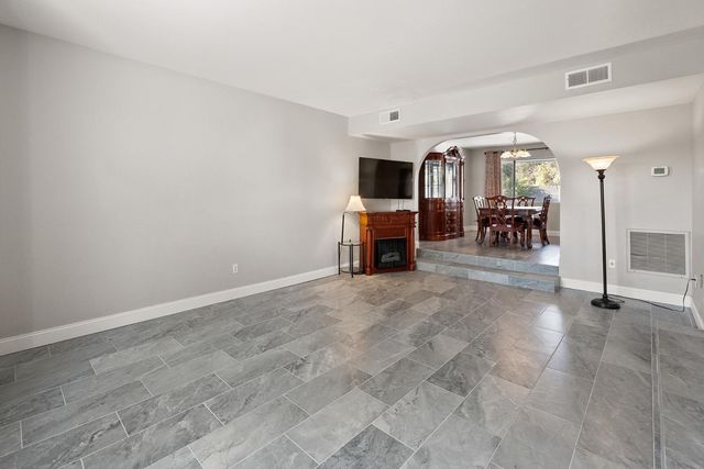 8464 N 7th Avenue, Phoenix, AZ 85021