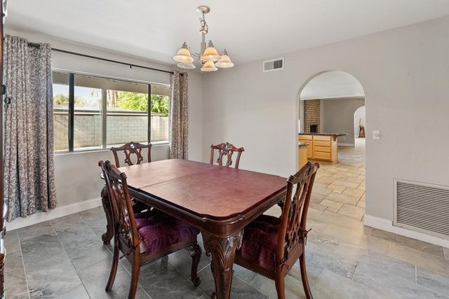 8464 N 7th Avenue, Phoenix, AZ 85021