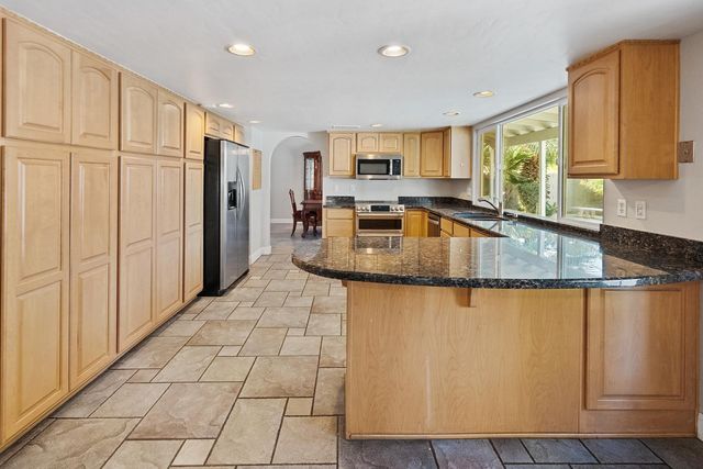 8464 N 7th Avenue, Phoenix, AZ 85021