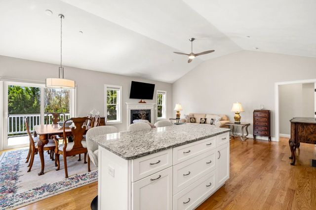7 Catalpa Road, Salem, NH 03079