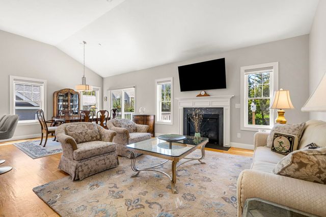 7 Catalpa Road, Salem, NH 03079