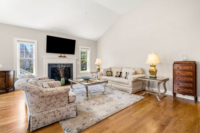 7 Catalpa Road, Salem, NH 03079