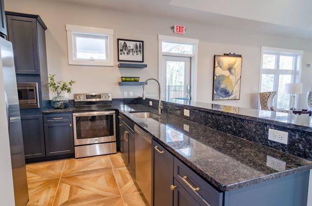 7 Catalpa Road, Salem, NH 03079