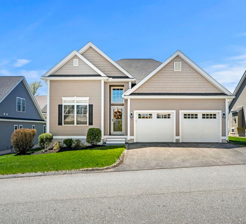 7 Catalpa Road, Salem, NH 03079