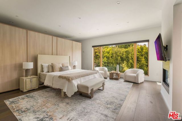 12443 W Sunset Boulevard, Los Angeles, CA 90049