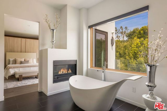 12443 W Sunset Boulevard, Los Angeles, CA 90049