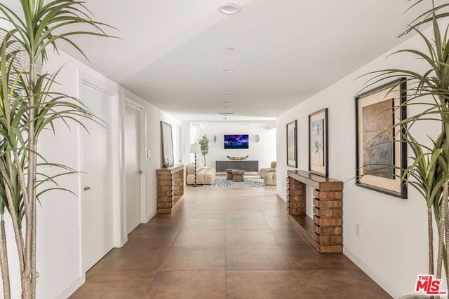 12443 W Sunset Boulevard, Los Angeles, CA 90049