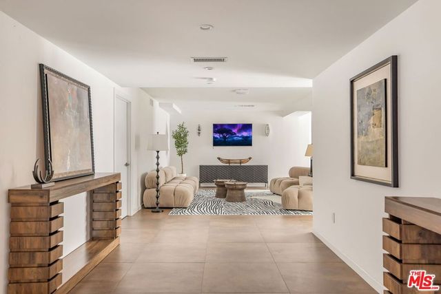 12443 W Sunset Boulevard, Los Angeles, CA 90049