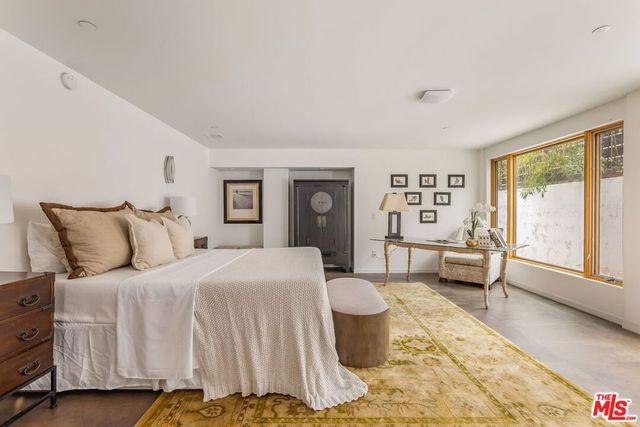 12443 W Sunset Boulevard, Los Angeles, CA 90049