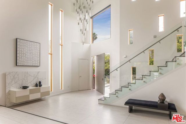 12443 W Sunset Boulevard, Los Angeles, CA 90049