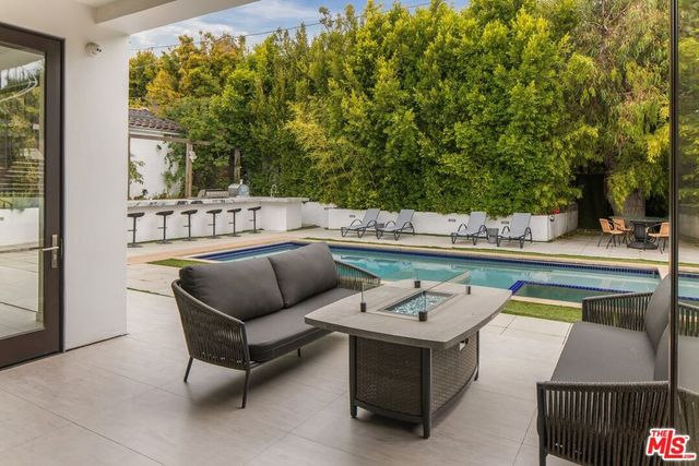 12443 W Sunset Boulevard, Los Angeles, CA 90049