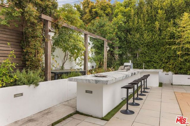 12443 W Sunset Boulevard, Los Angeles, CA 90049