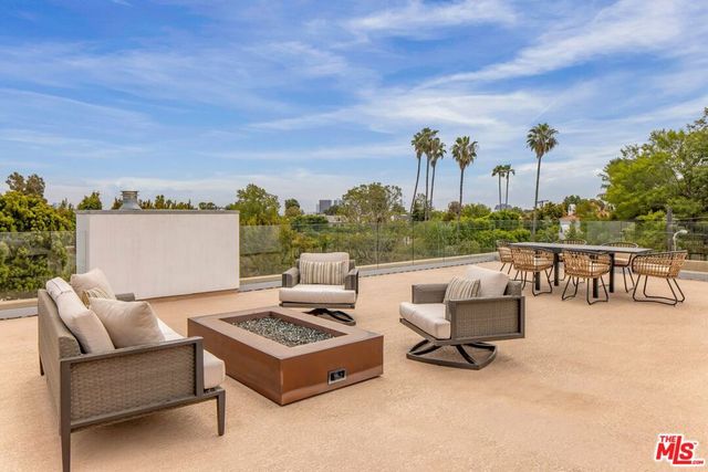 12443 W Sunset Boulevard, Los Angeles, CA 90049