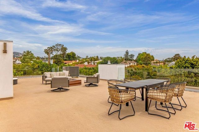 12443 W Sunset Boulevard, Los Angeles, CA 90049