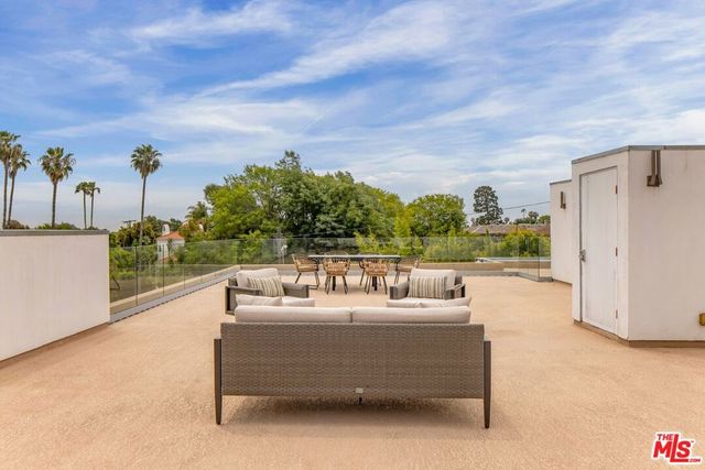12443 W Sunset Boulevard, Los Angeles, CA 90049