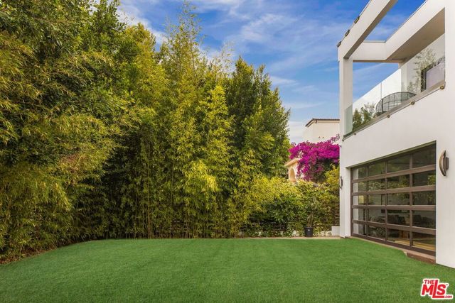 12443 W Sunset Boulevard, Los Angeles, CA 90049
