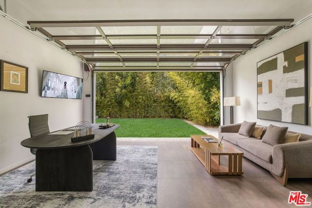 12443 W Sunset Boulevard, Los Angeles, CA 90049