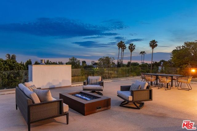 12443 W Sunset Boulevard, Los Angeles, CA 90049