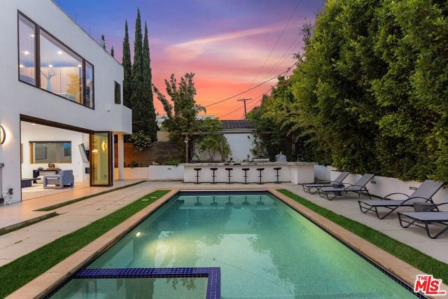 12443 W Sunset Boulevard, Los Angeles, CA 90049
