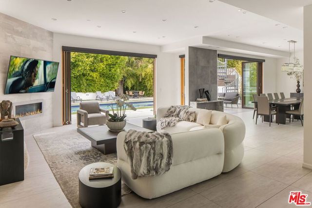 12443 W Sunset Boulevard, Los Angeles, CA 90049