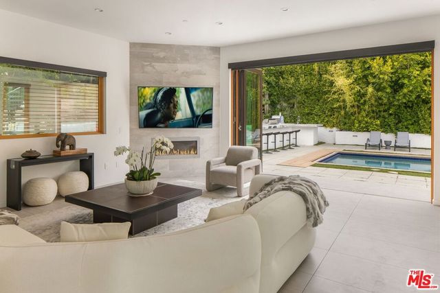 12443 W Sunset Boulevard, Los Angeles, CA 90049