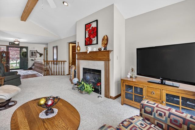 910 St. Andrews Old, Waterford, WI 53185