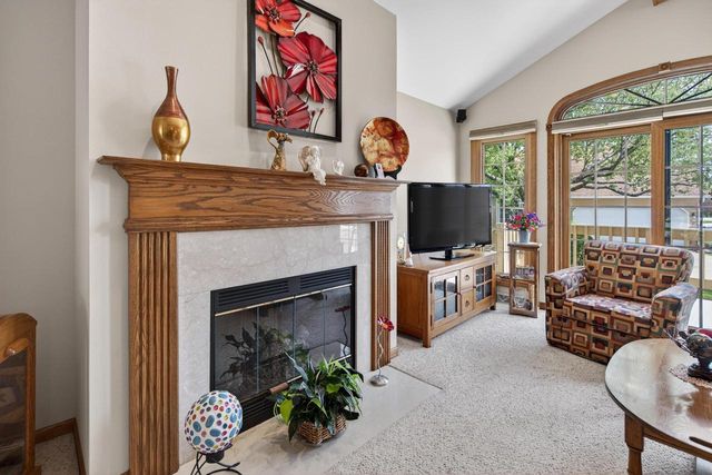 910 St. Andrews Old, Waterford, WI 53185