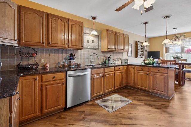 910 St. Andrews Old, Waterford, WI 53185