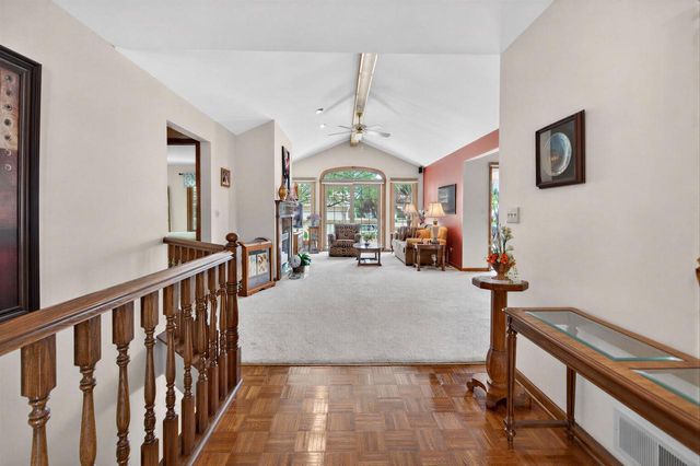 910 St. Andrews Old, Waterford, WI 53185