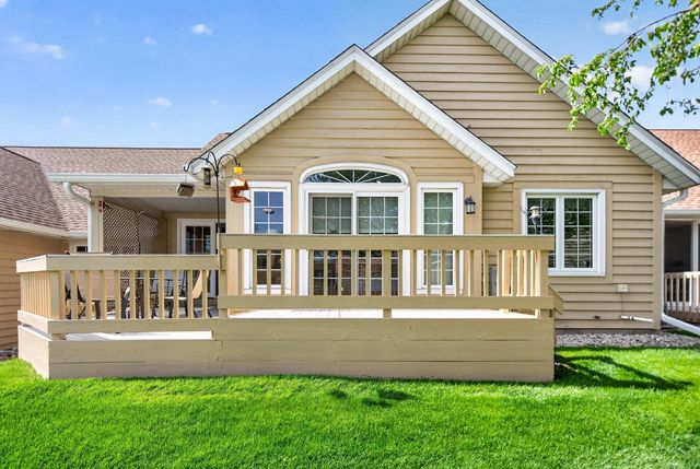 910 St. Andrews Old, Waterford, WI 53185