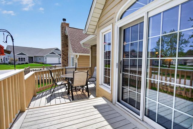 910 St. Andrews Old, Waterford, WI 53185