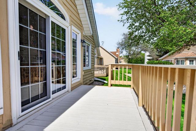910 St. Andrews Old, Waterford, WI 53185