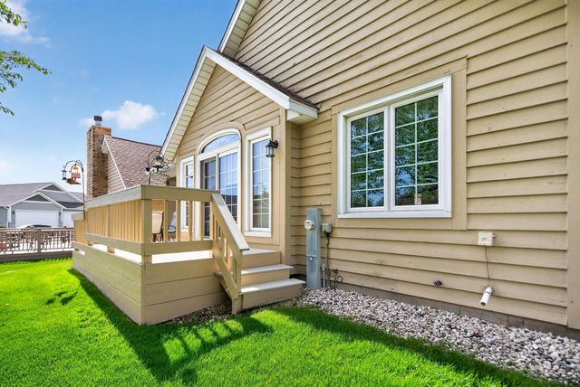 910 St. Andrews Old, Waterford, WI 53185