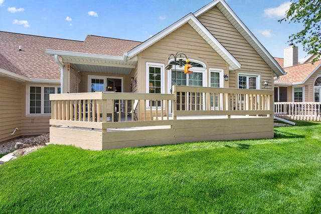 910 St. Andrews Old, Waterford, WI 53185