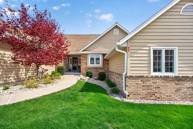 910 St. Andrews Old, Waterford, WI 53185