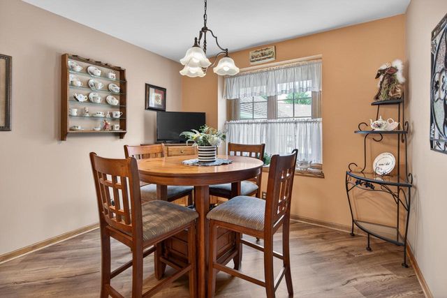 910 St. Andrews Old, Waterford, WI 53185