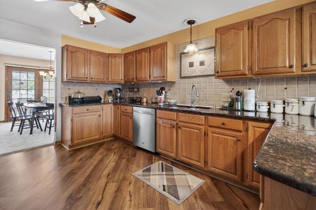 910 St. Andrews Old, Waterford, WI 53185
