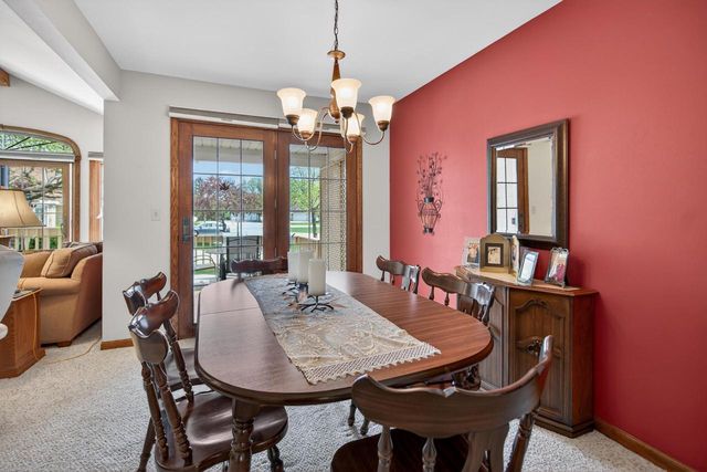 910 St. Andrews Old, Waterford, WI 53185