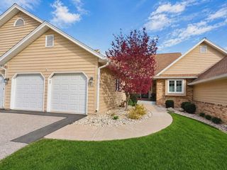910 St. Andrews Old, Waterford, WI 53185