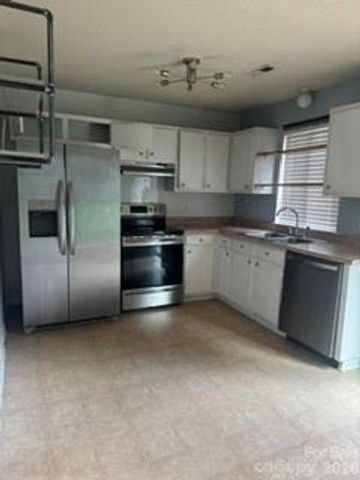 8417 Pinstripe Lane, Charlotte, NC 28227