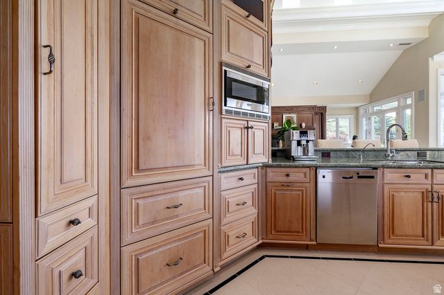 5678 E TWIN CREEK RD, Salt Lake City, UT 84108