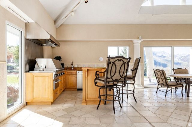 5678 E TWIN CREEK RD, Salt Lake City, UT 84108