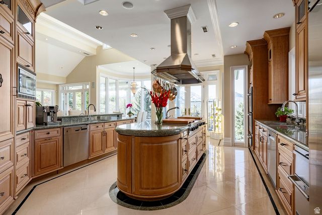 5678 E TWIN CREEK RD, Salt Lake City, UT 84108