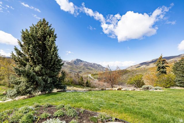 5678 E TWIN CREEK RD, Salt Lake City, UT 84108