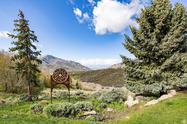 5678 E TWIN CREEK RD, Salt Lake City, UT 84108