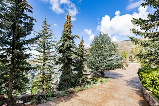 5678 E TWIN CREEK RD, Salt Lake City, UT 84108
