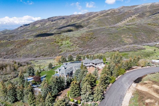 5678 E TWIN CREEK RD, Salt Lake City, UT 84108