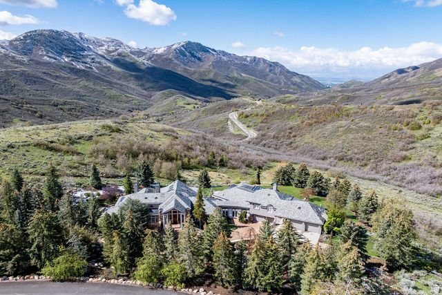 5678 E TWIN CREEK RD, Salt Lake City, UT 84108