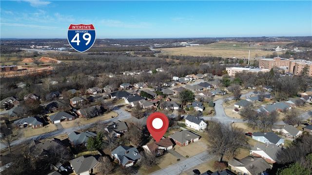 2961 N John Wayne Drive, Fayetteville, AR 72703