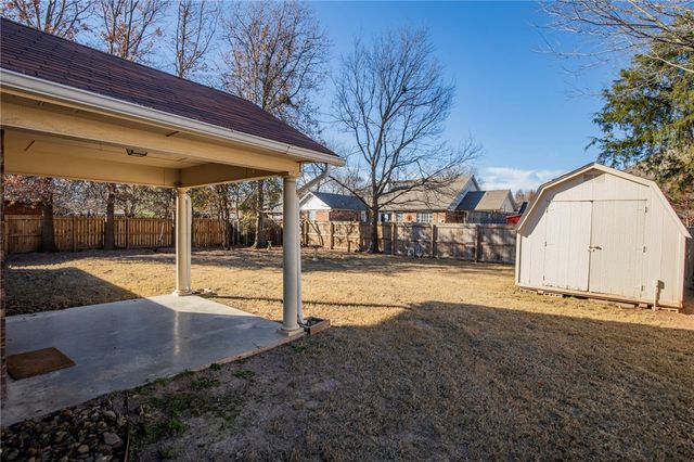 2961 N John Wayne Drive, Fayetteville, AR 72703
